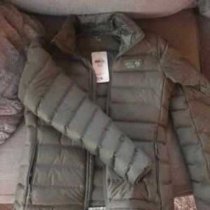 NWT Mountain Hardwear XS Olive Green Slim Puffer